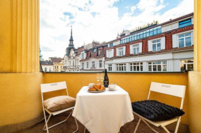 Elegant Old Town Apt with Free Garage and Balcony